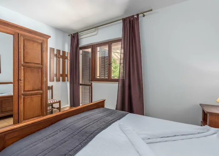 Rakovac 게스트하우스 3*